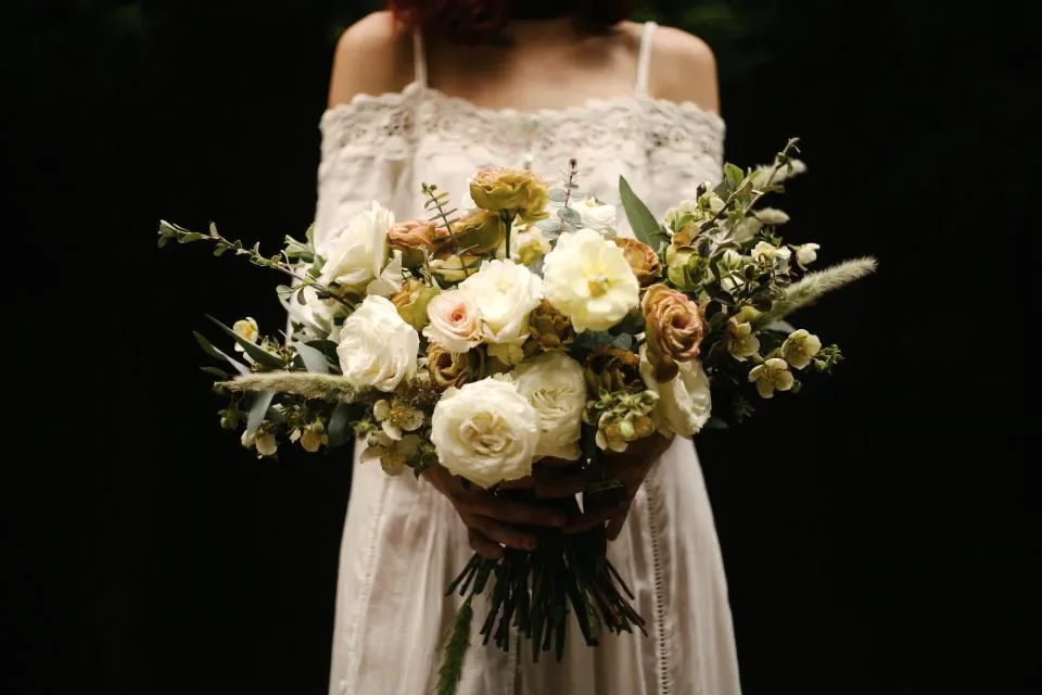 A bouquet of white flowers
